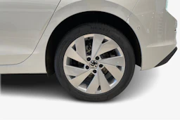 valkoinen Volkswagen Golf 2025 kuva 9.