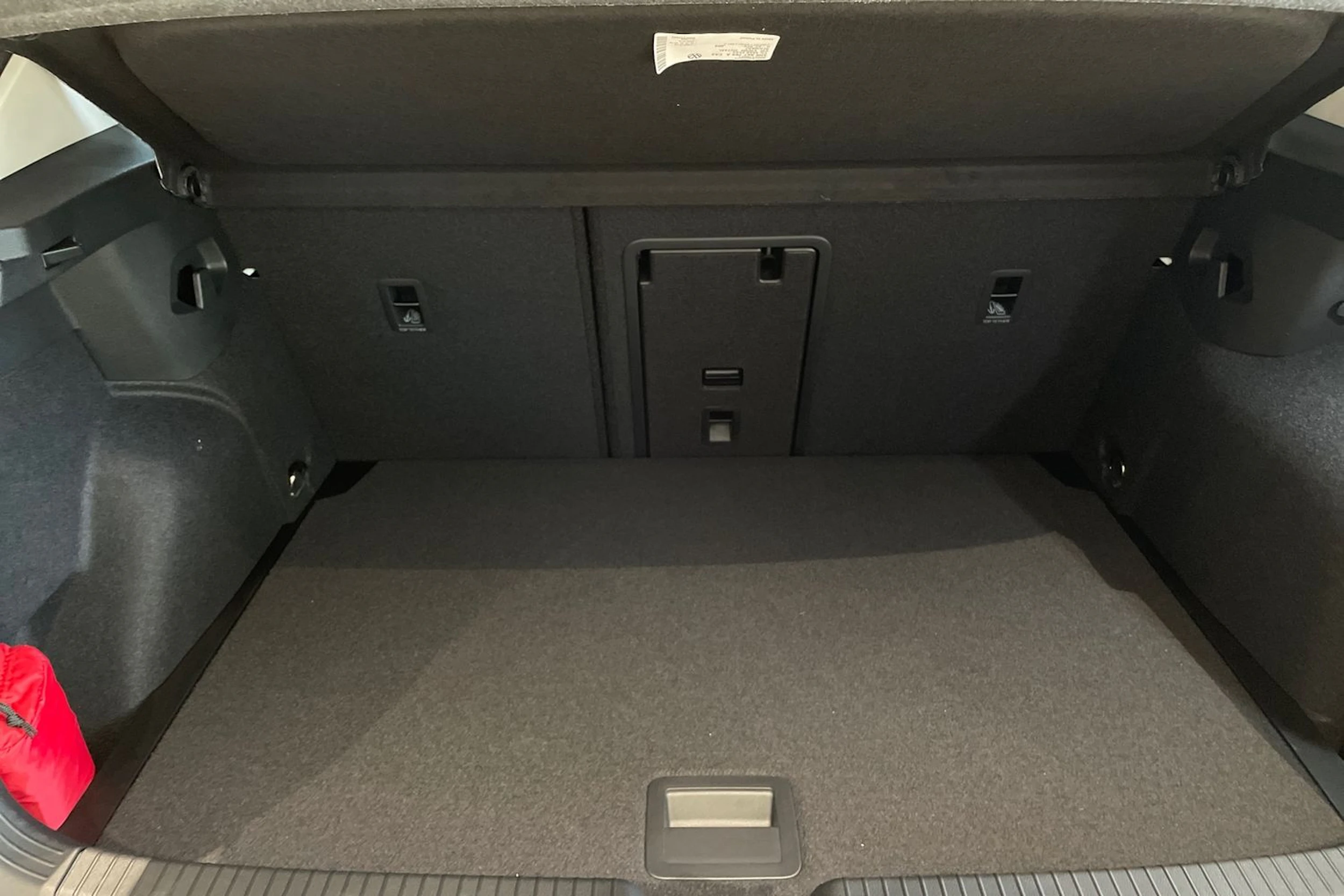 valkoinen Volkswagen Golf 2025 kuva 13.