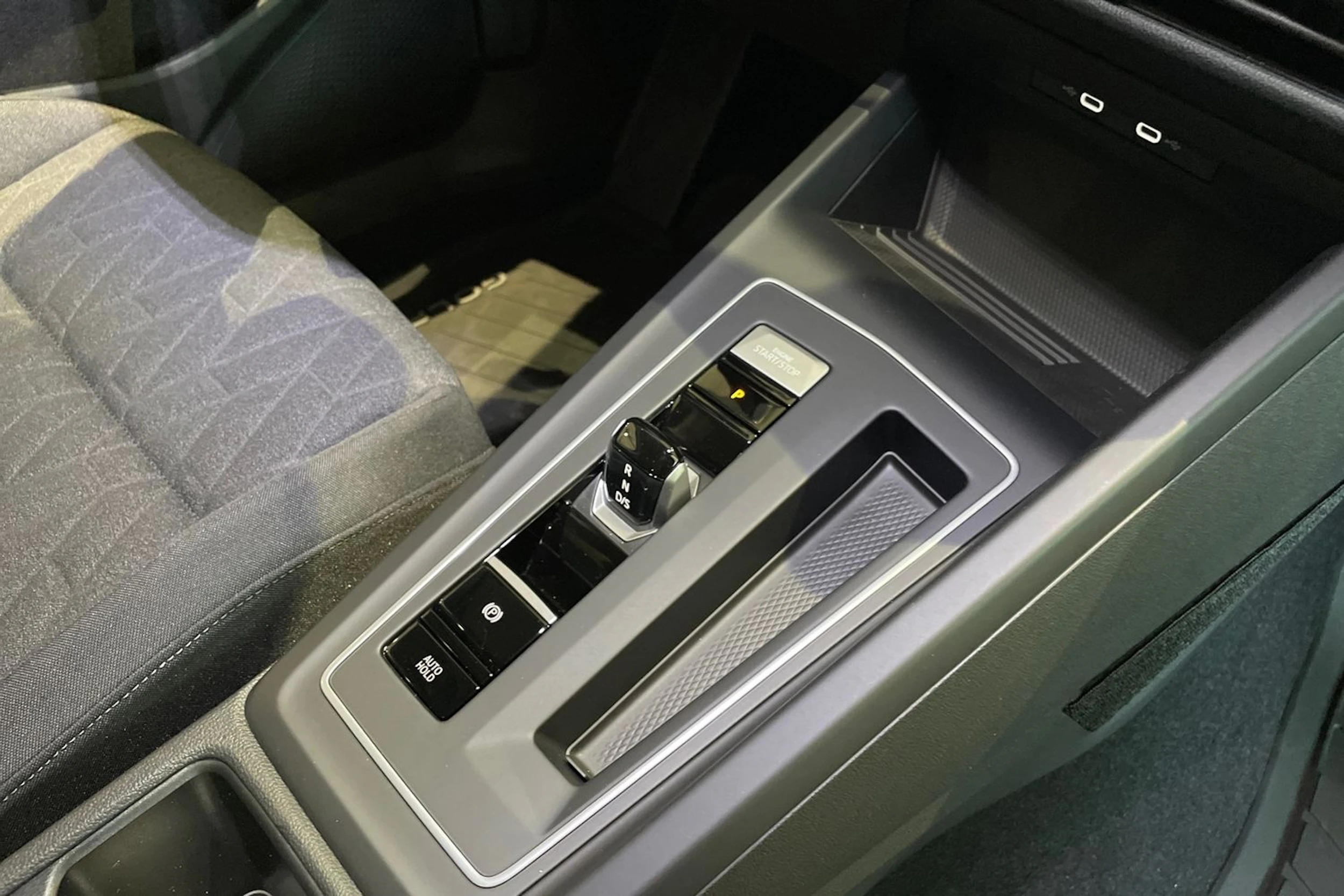 valkoinen Volkswagen Golf 2025 kuva 14.