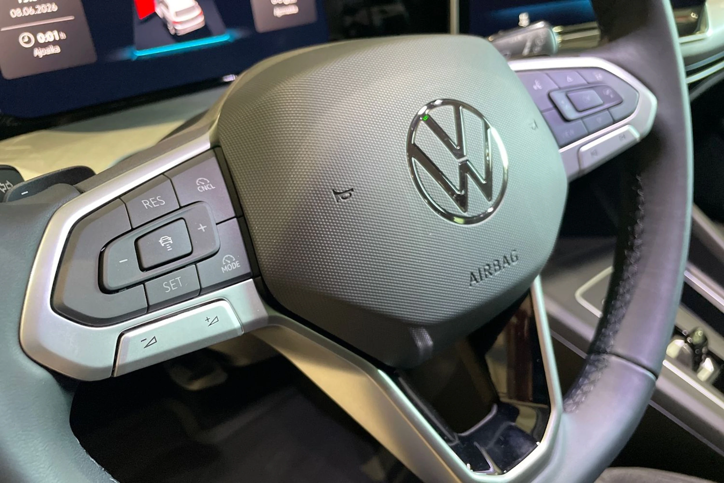 valkoinen Volkswagen Golf 2025 kuva 15.
