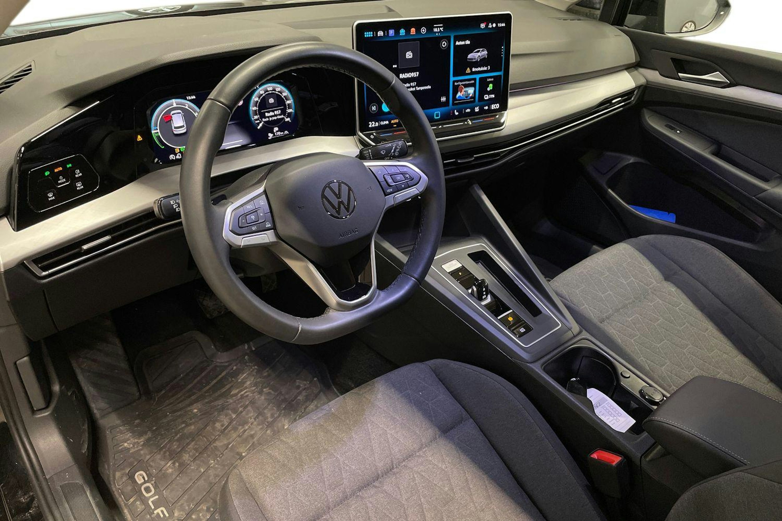 Musta Volkswagen Golf 2025 kuva 7.