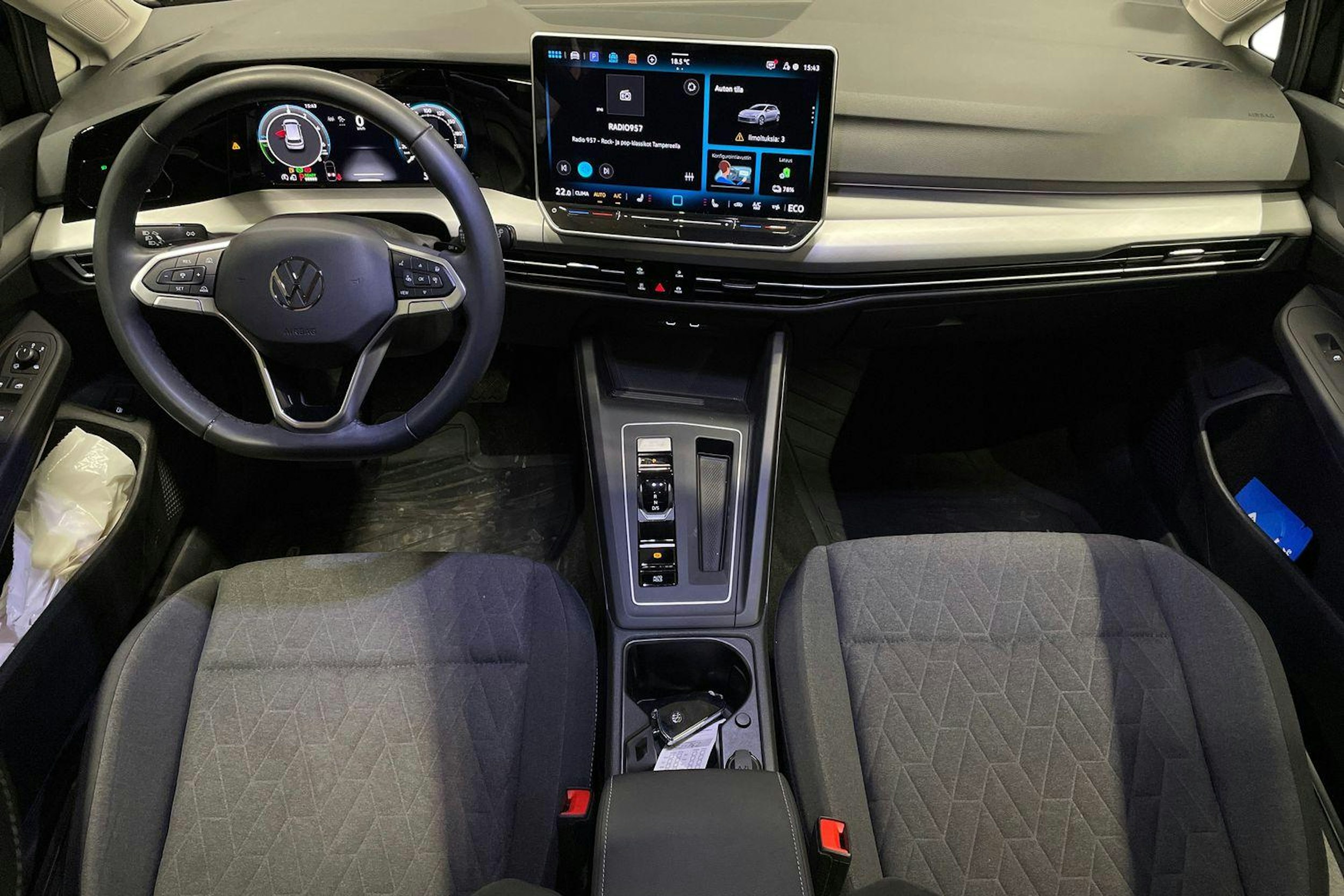 Musta Volkswagen Golf 2025 kuva 9.