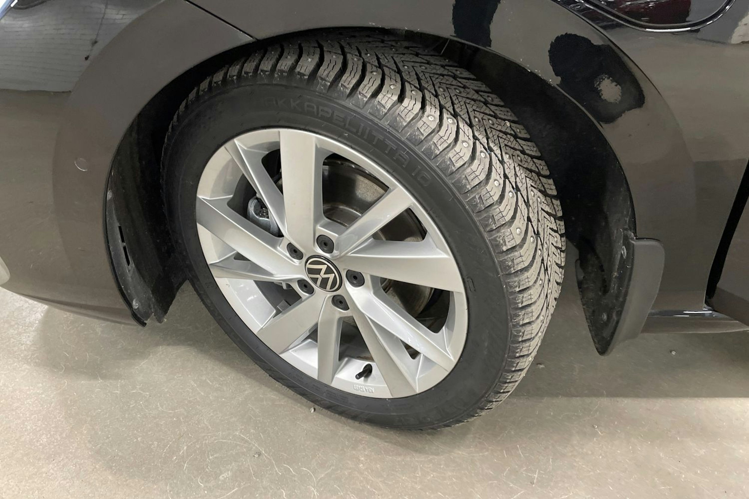 Musta Volkswagen Golf 2025 kuva 13.