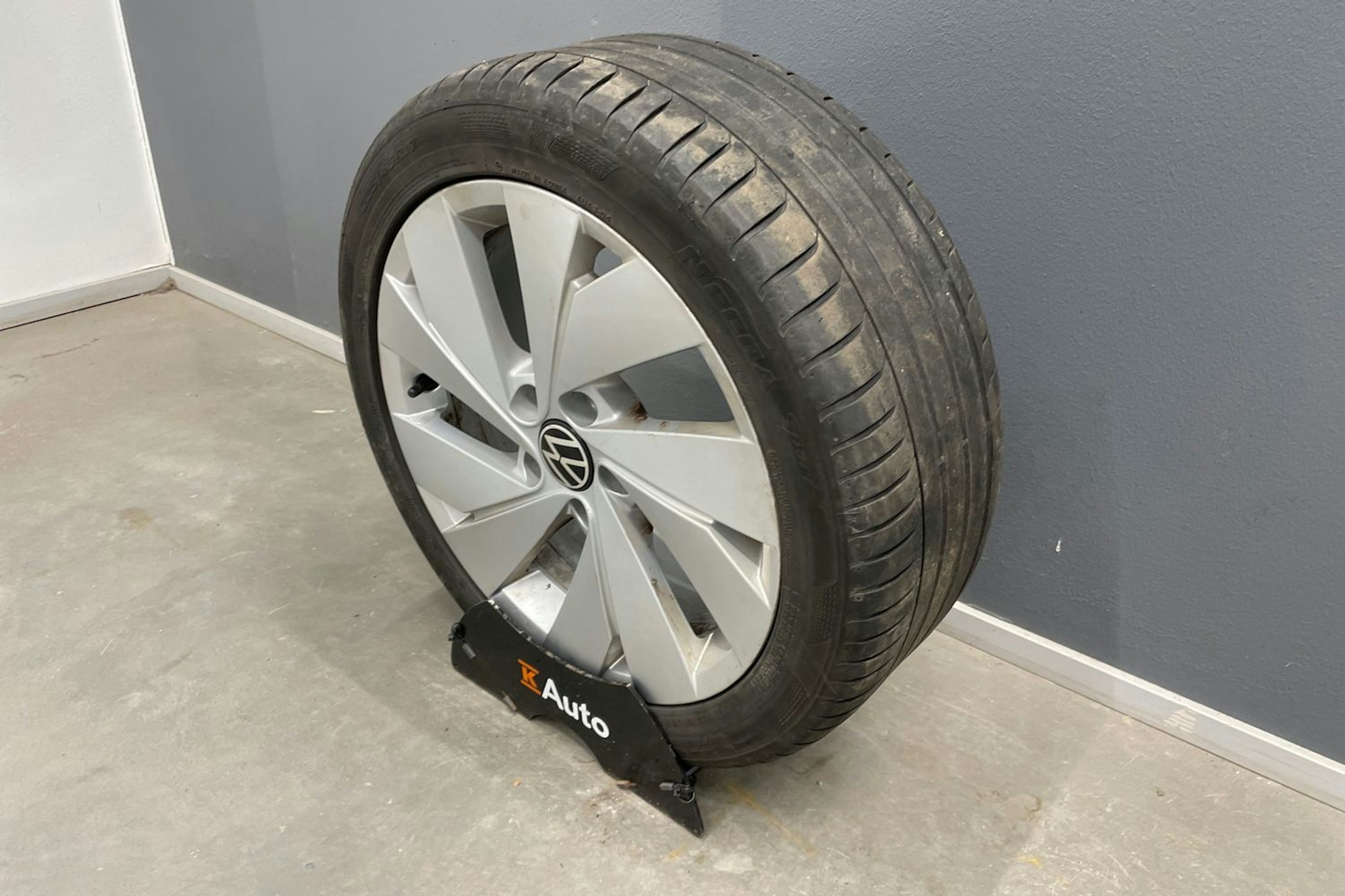 Musta Volkswagen Golf 2025 kuva 14.