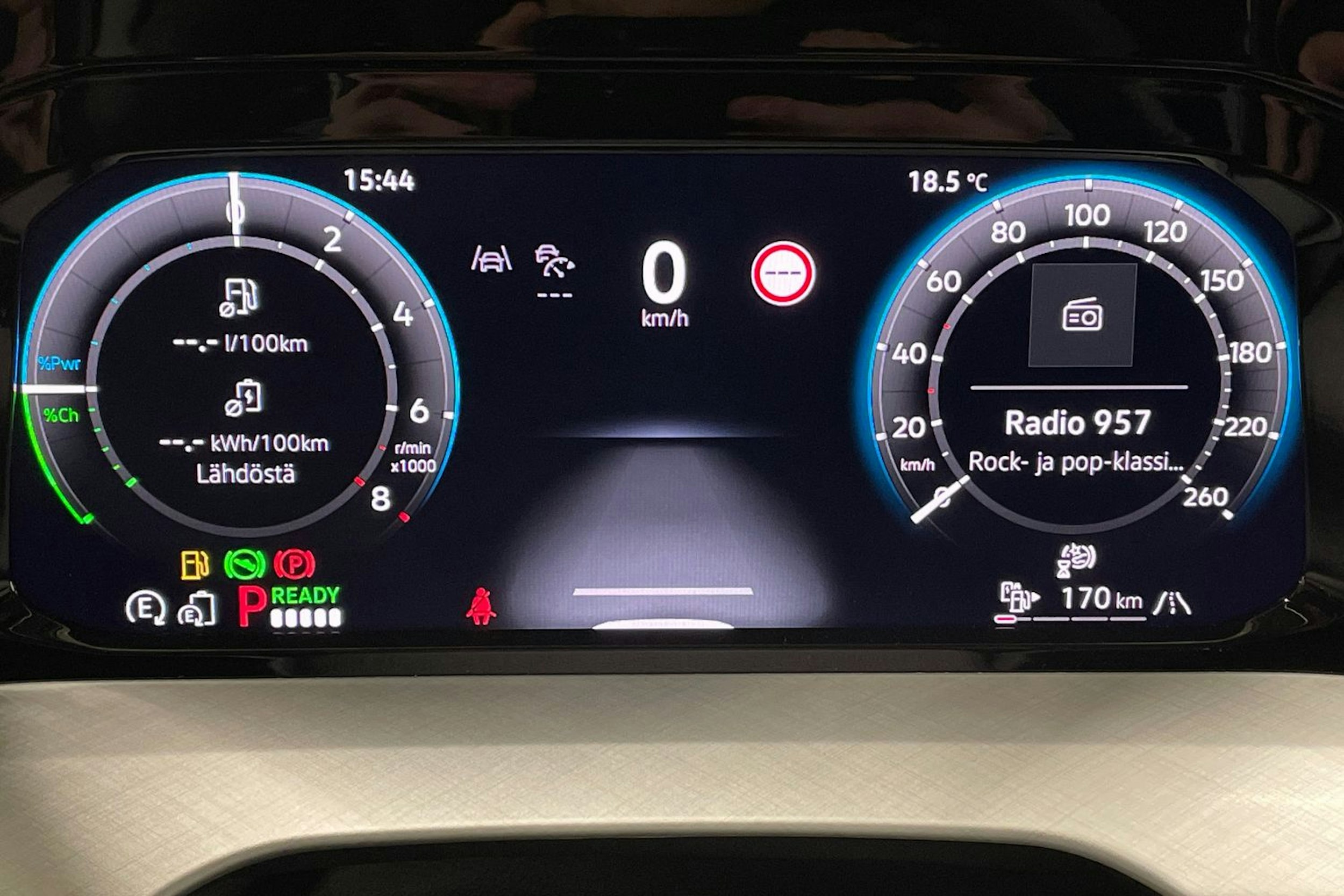 Musta Volkswagen Golf 2025 kuva 16.