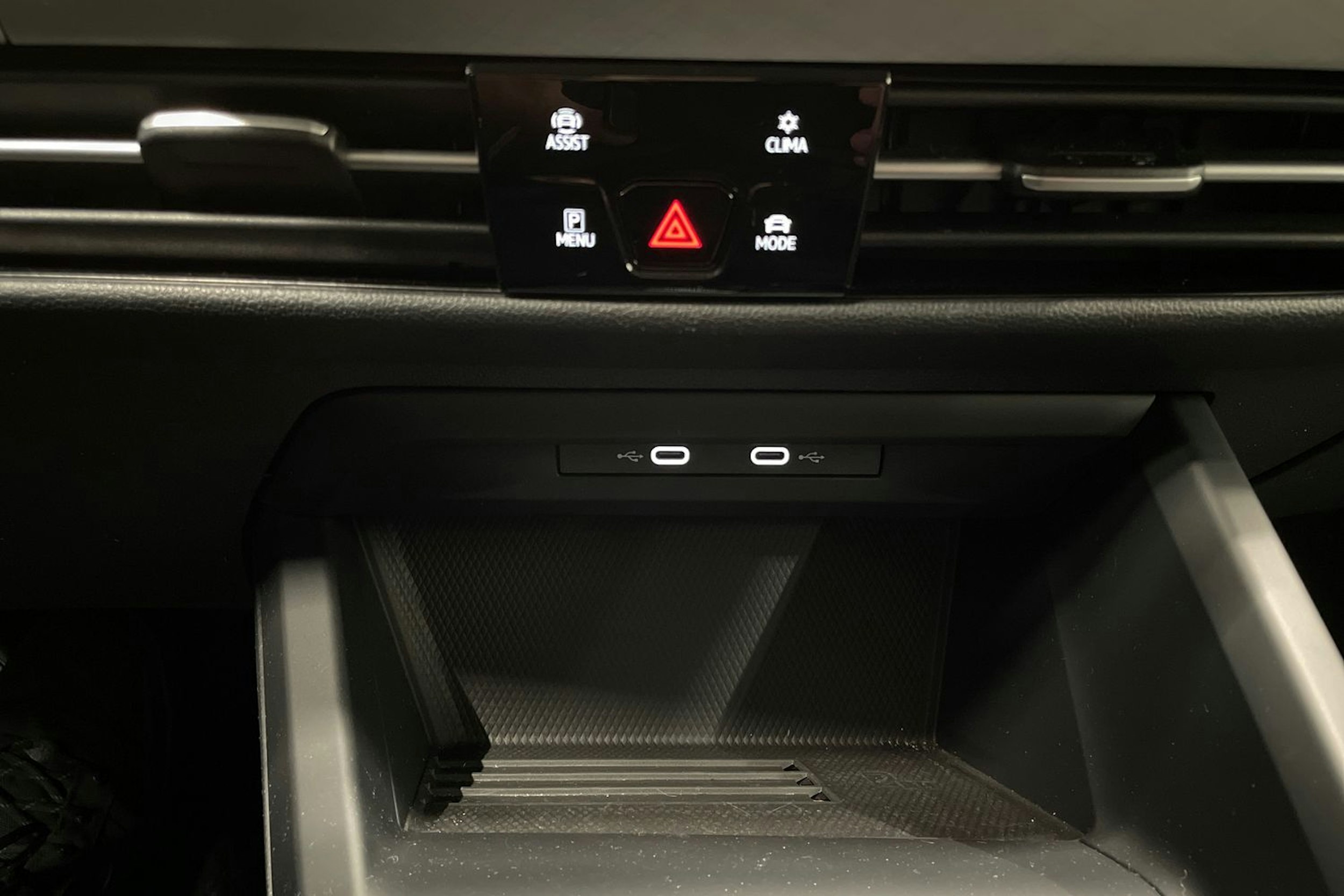 Musta Volkswagen Golf 2025 kuva 24.