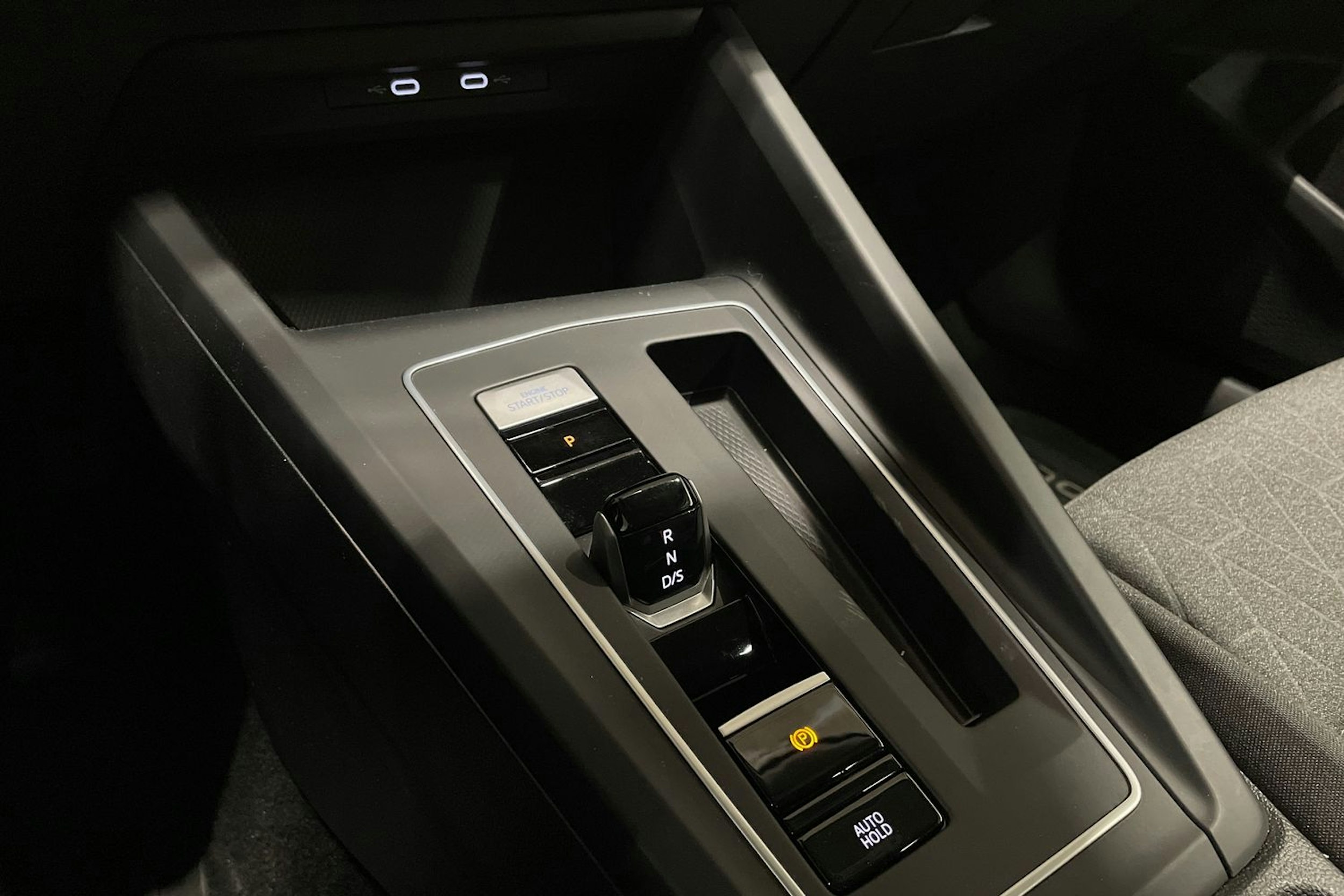 Musta Volkswagen Golf 2025 kuva 25.