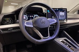 Musta Volkswagen Golf 2025 kuva 30.