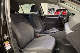 Musta Volkswagen Golf 2025 kuva 31.