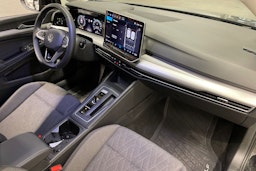 Musta Volkswagen Golf 2025 kuva 32.