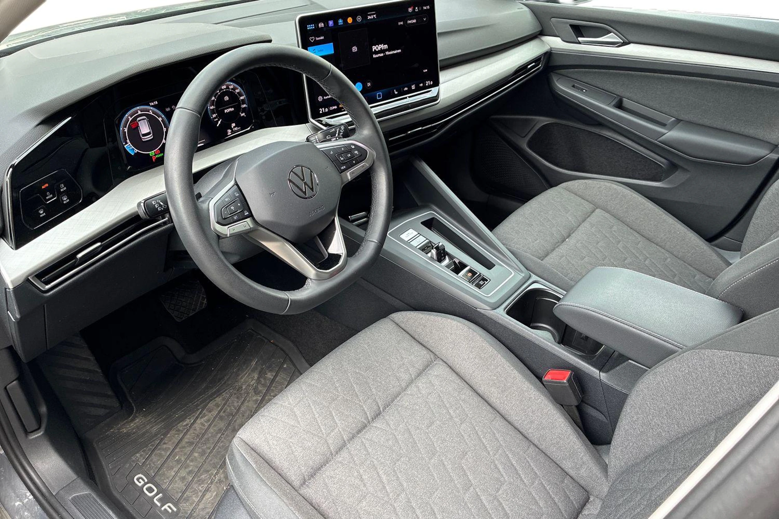 harmaa Volkswagen Golf 2025 kuva 3.