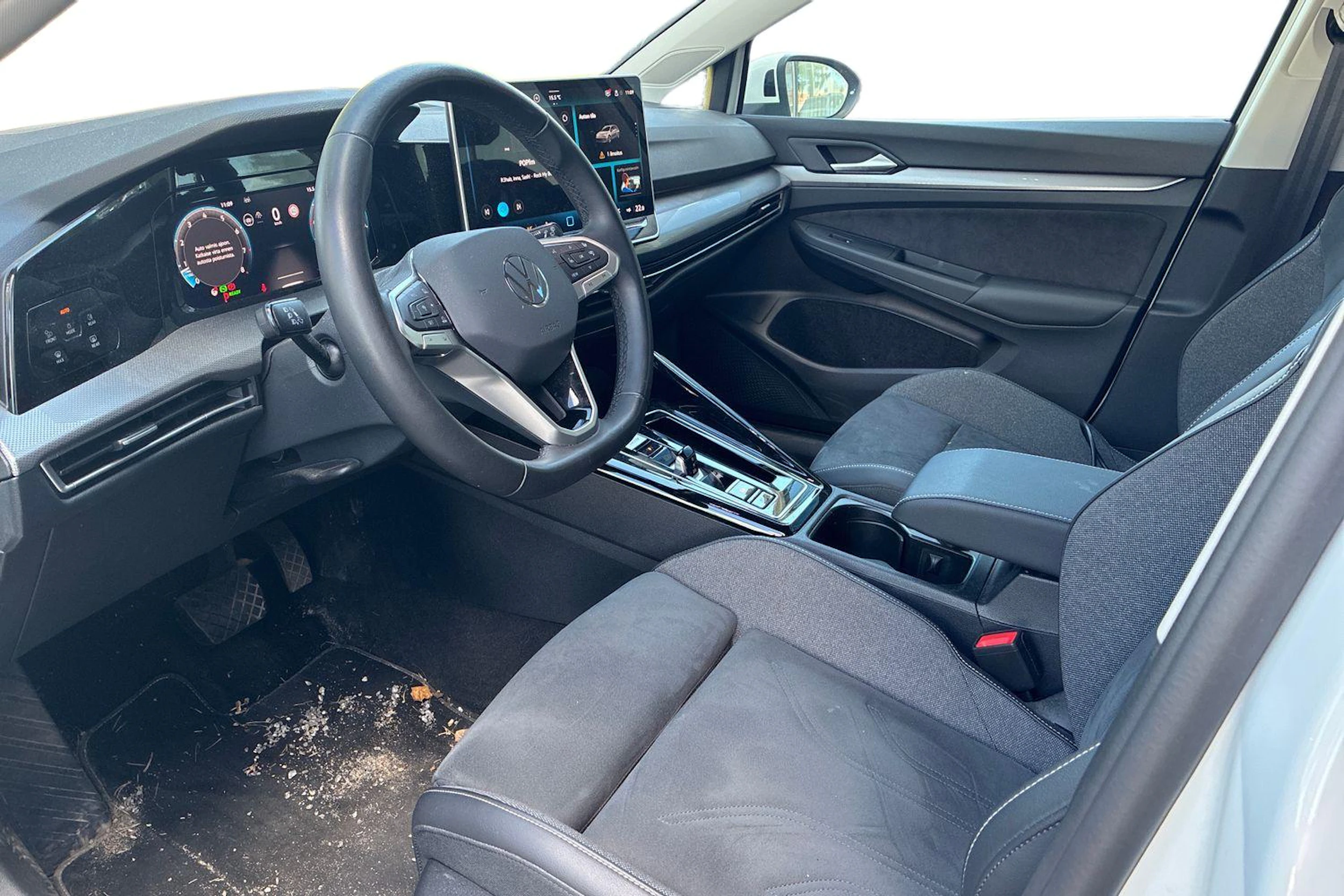 valkoinen Volkswagen Golf 2025 kuva 3.