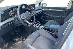 valkoinen Volkswagen Golf 2025 kuva 3.