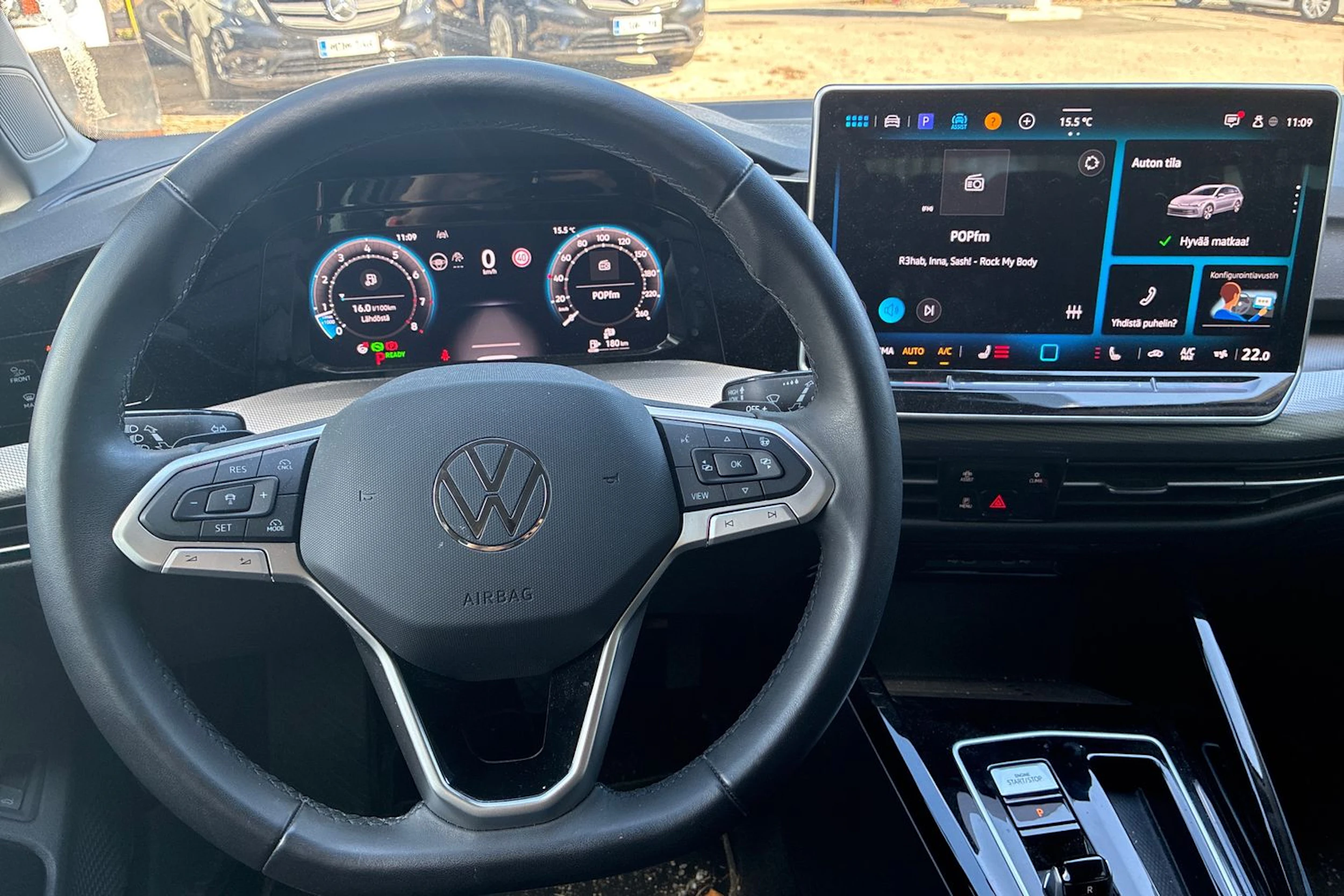 valkoinen Volkswagen Golf 2025 kuva 4.