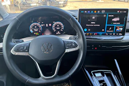 valkoinen Volkswagen Golf 2025 kuva 4.
