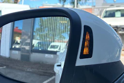 valkoinen Volkswagen Golf 2025 kuva 8.