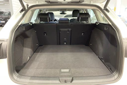valkoinen Volkswagen Golf 2025 kuva 16.