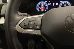 valkoinen Volkswagen Golf 2025 kuva 25.