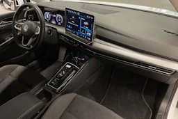valkoinen Volkswagen Golf 2025 kuva 31.