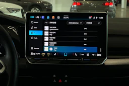 valkoinen Volkswagen Golf 2025 kuva 16.