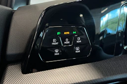 valkoinen Volkswagen Golf 2025 kuva 27.