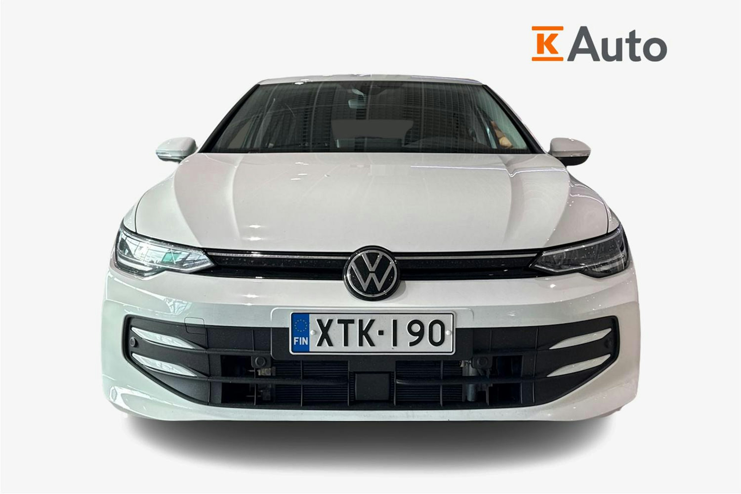 valkoinen Volkswagen Golf 2025 kuva 4.