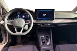 valkoinen Volkswagen Golf 2025 kuva 7.