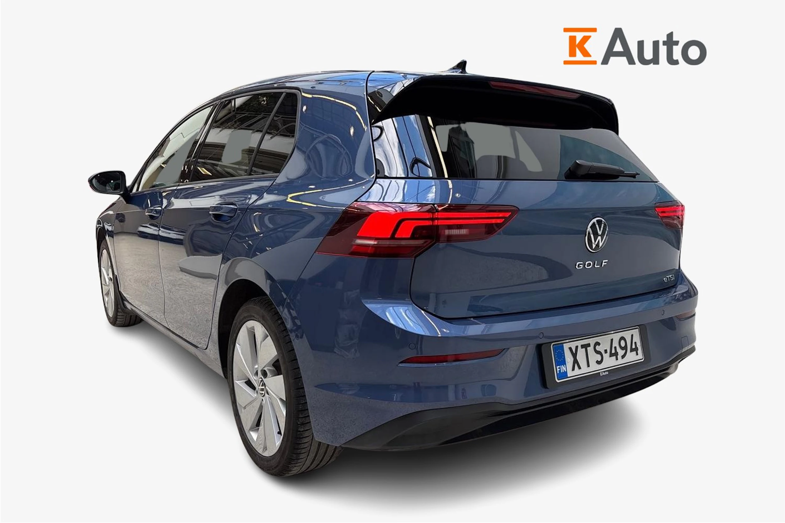sininen Volkswagen Golf 2025 kuva 3.