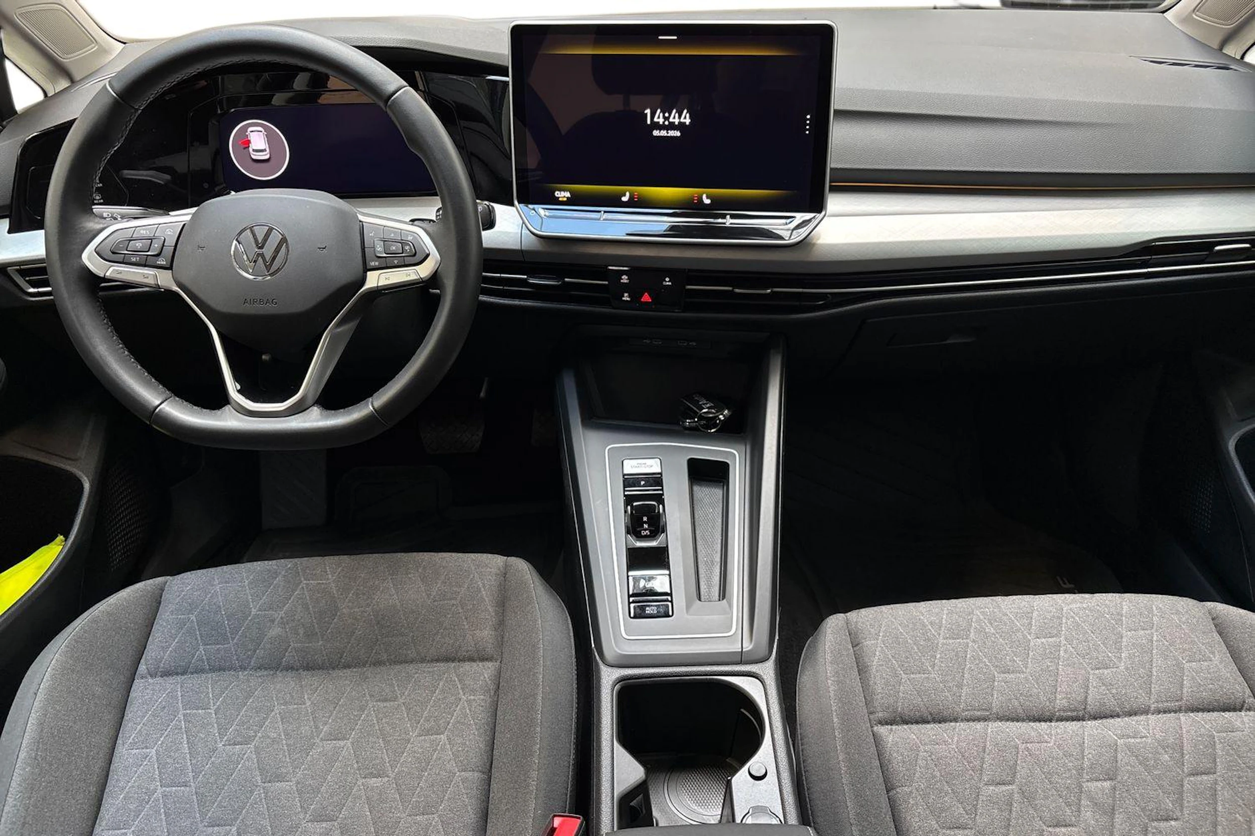 sininen Volkswagen Golf 2025 kuva 9.