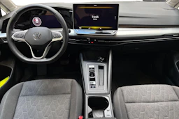 sininen Volkswagen Golf 2025 kuva 9.