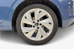 sininen Volkswagen Golf 2025 kuva 12.