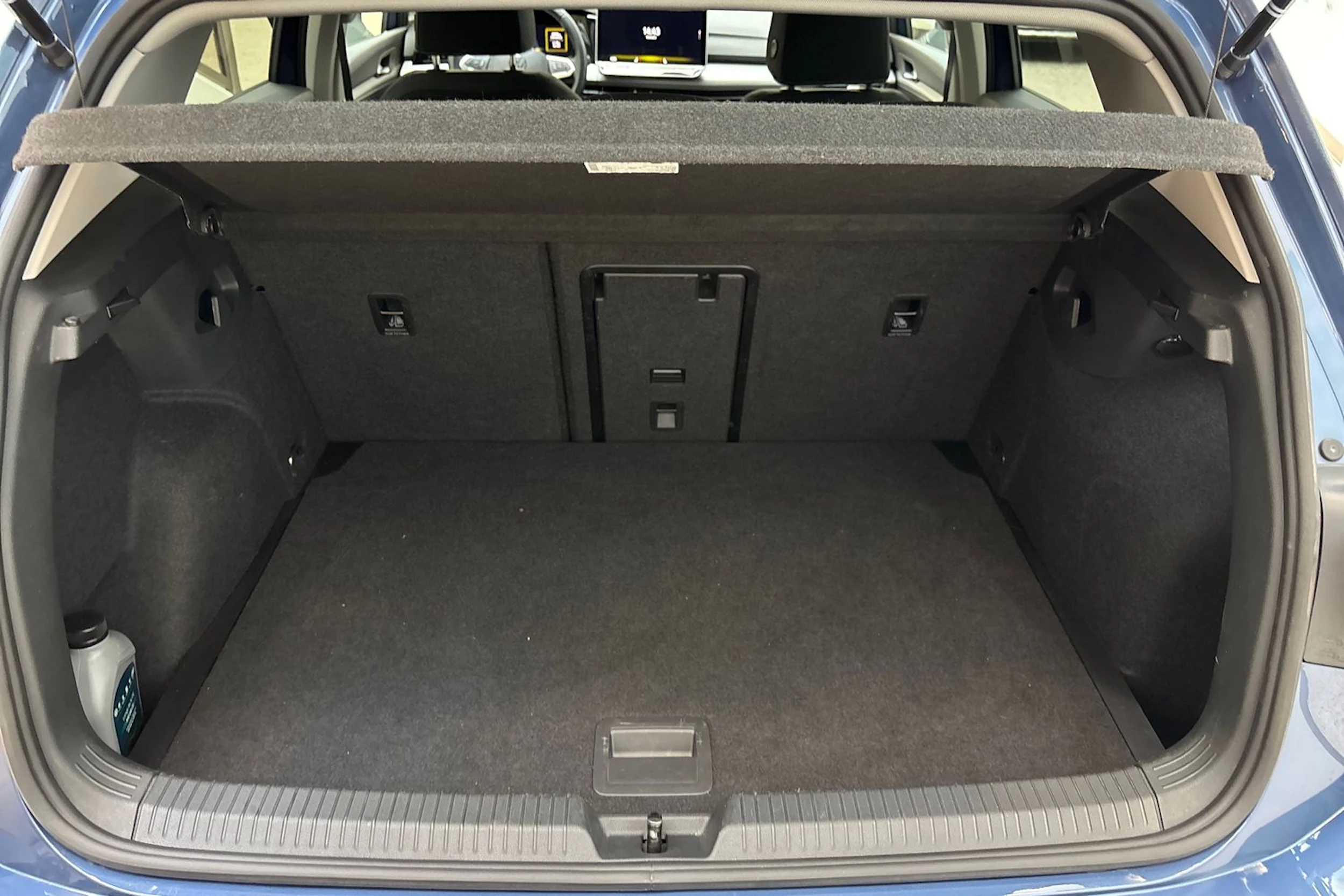 sininen Volkswagen Golf 2025 kuva 15.