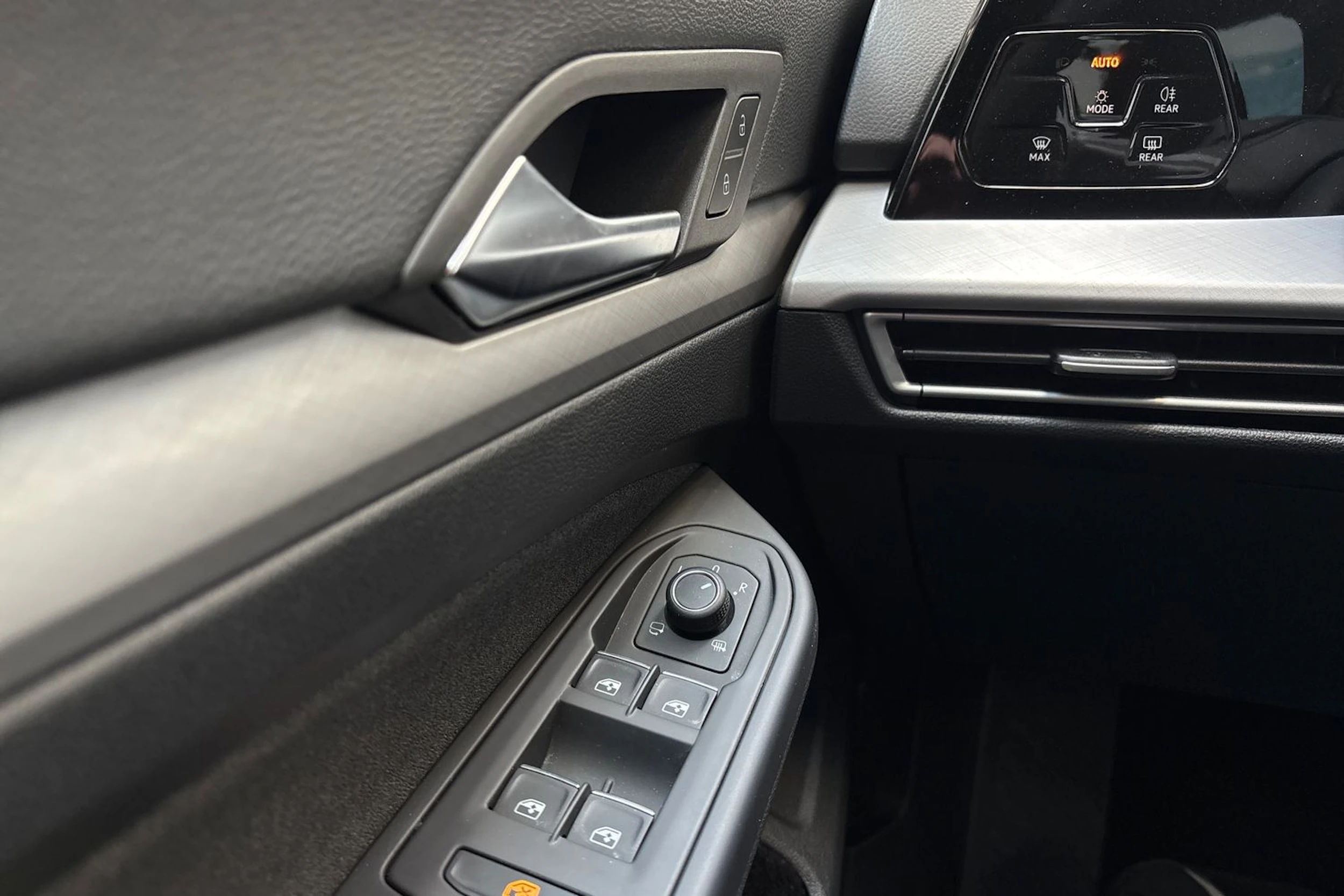 sininen Volkswagen Golf 2025 kuva 16.