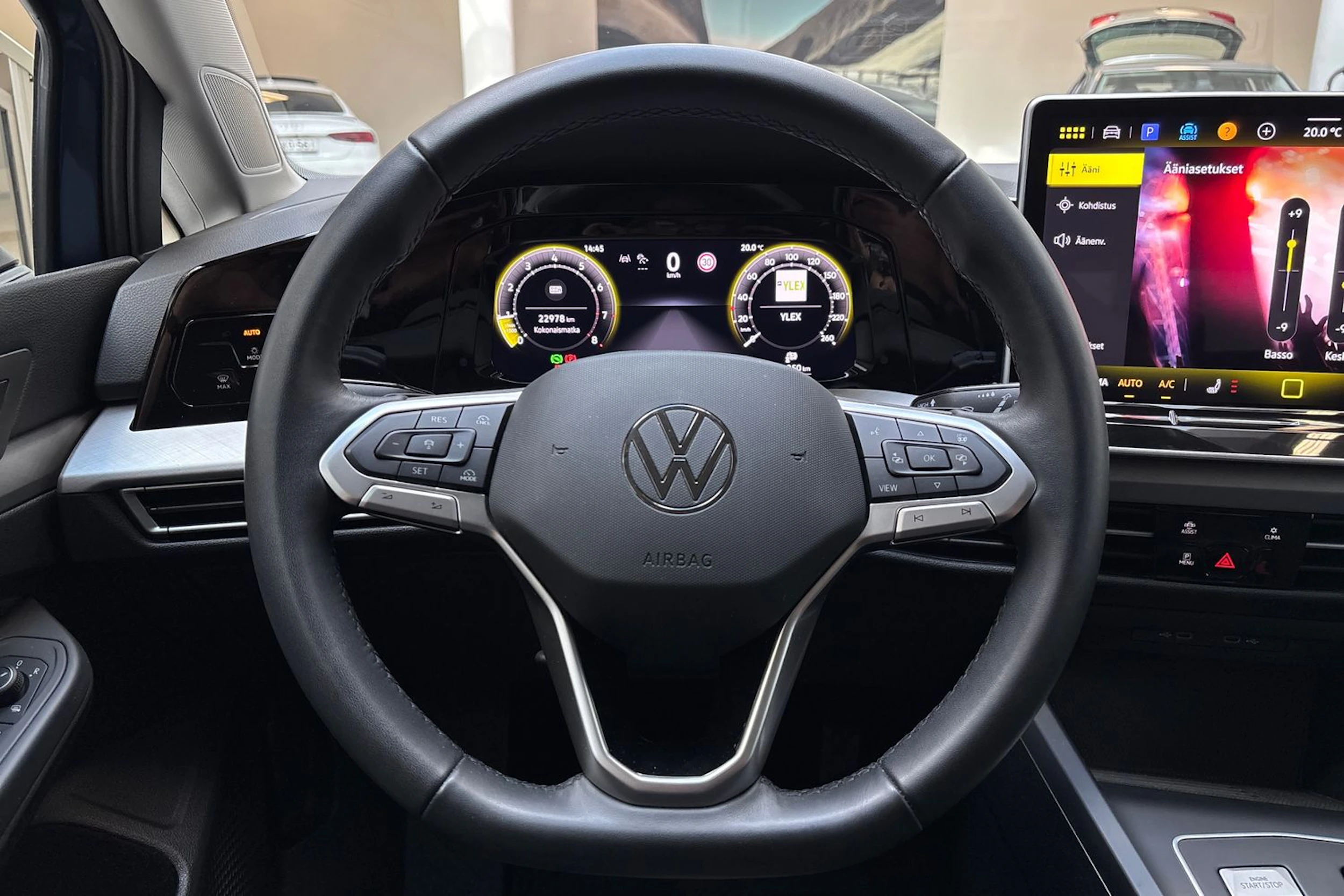 sininen Volkswagen Golf 2025 kuva 17.