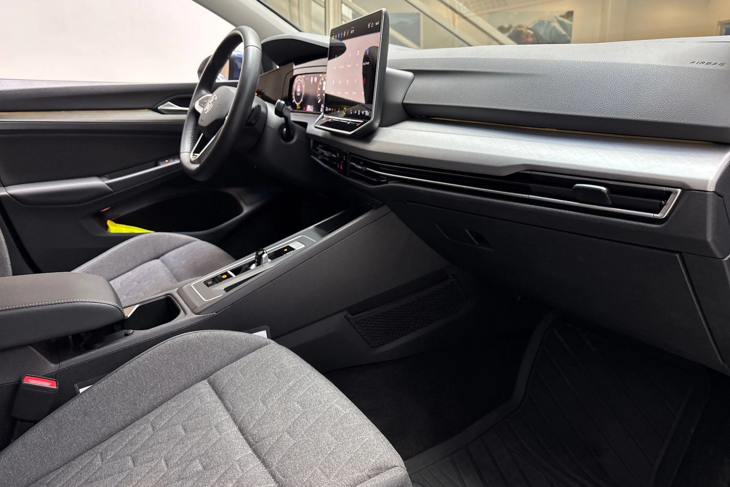 sininen Volkswagen Golf 2025 kuva 23.