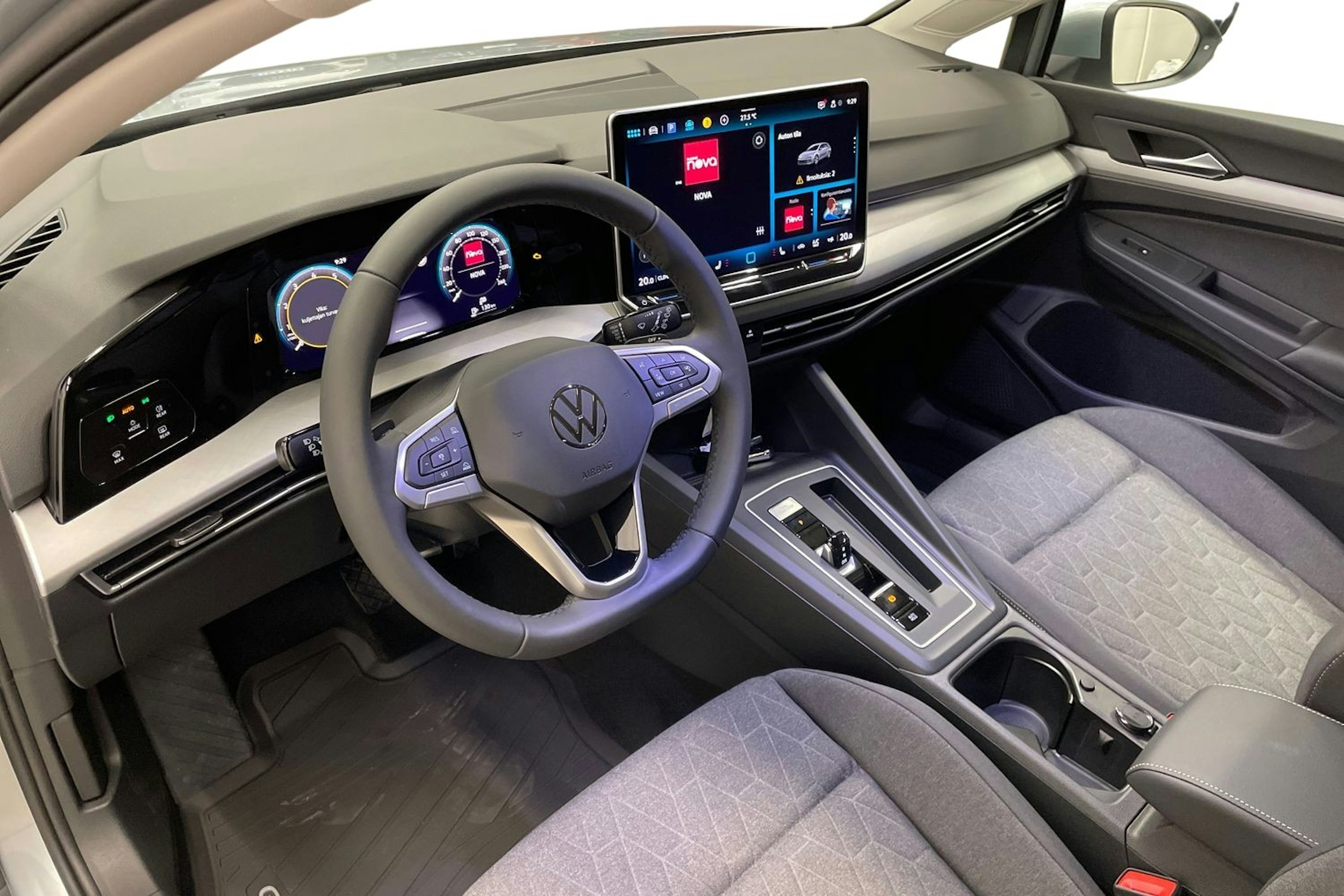 harmaa Volkswagen Golf 2025 kuva 6.