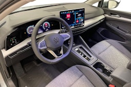 harmaa Volkswagen Golf 2025 kuva 6.