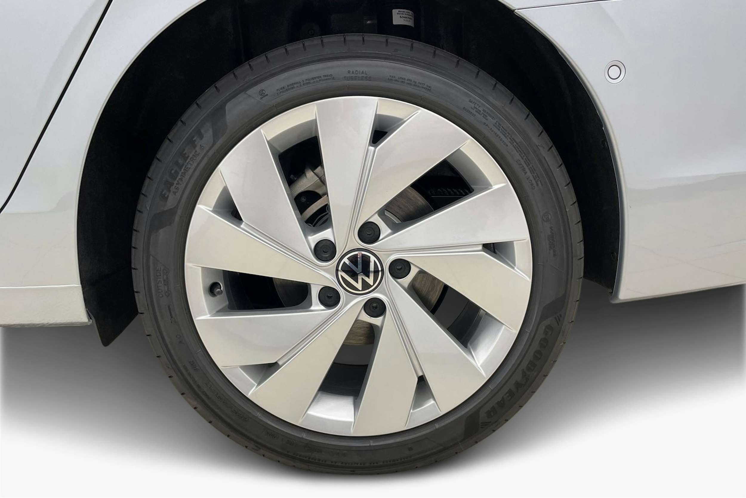 harmaa Volkswagen Golf 2025 kuva 9.