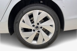 harmaa Volkswagen Golf 2025 kuva 9.