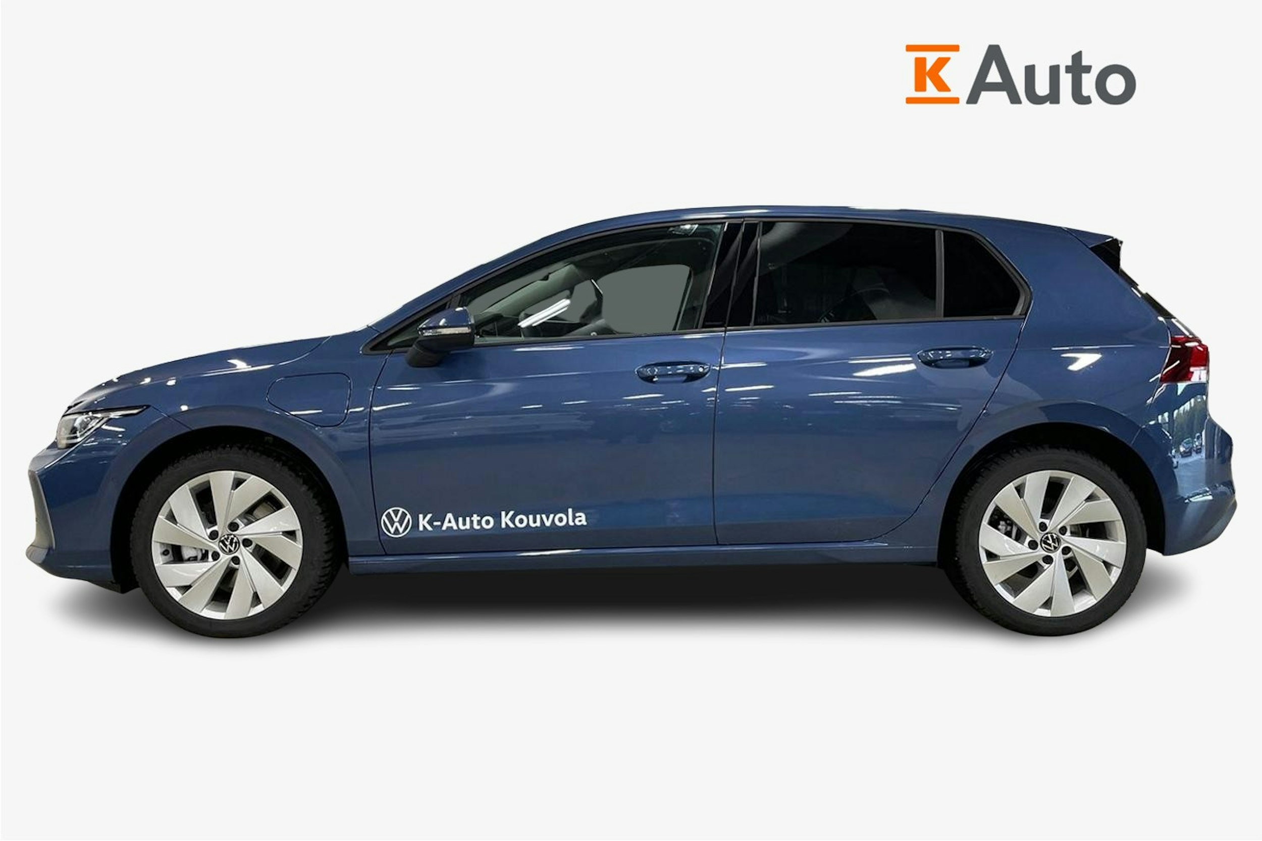 sininen Volkswagen Golf 2025 kuva 5.