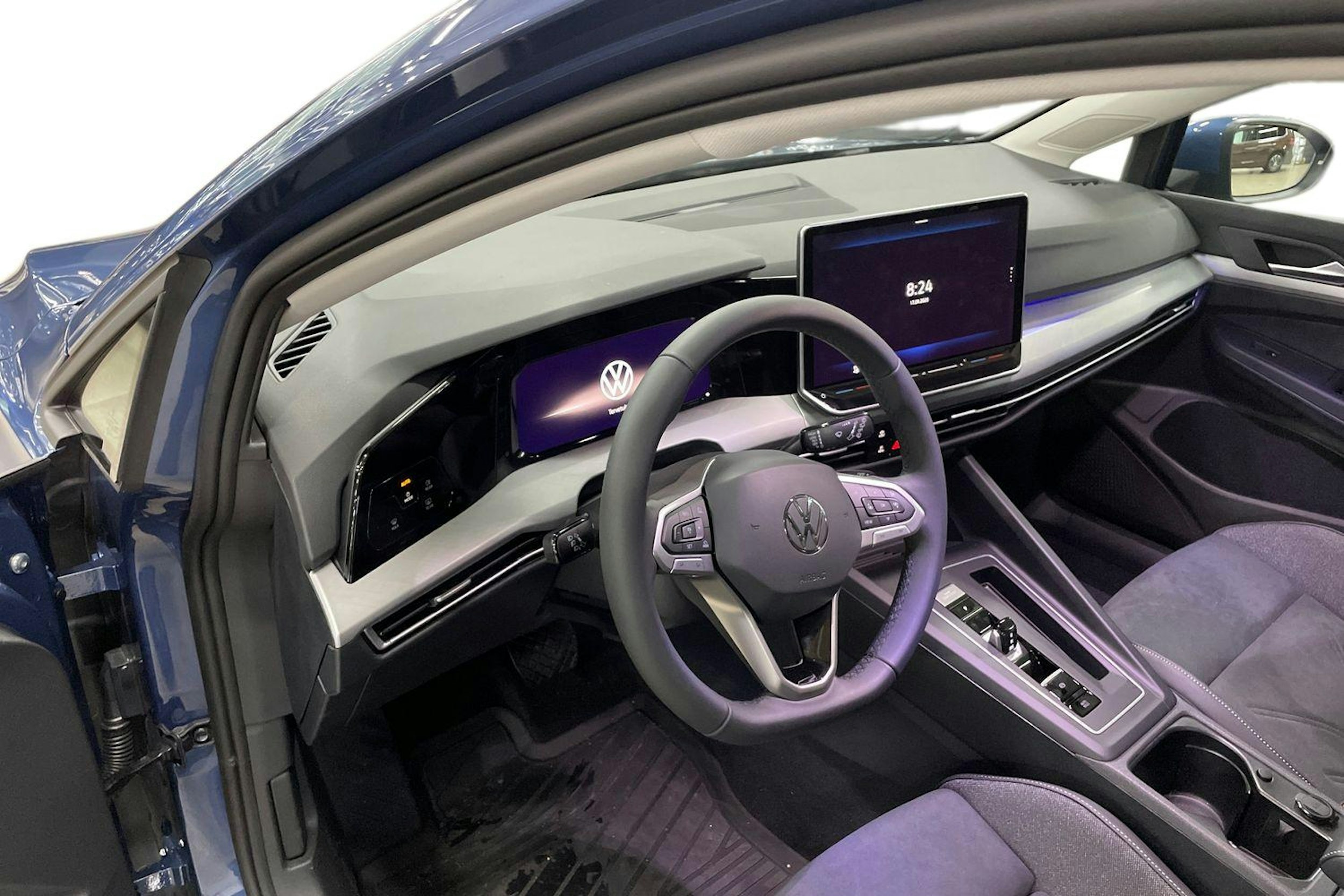 sininen Volkswagen Golf 2025 kuva 6.
