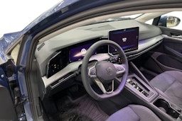 sininen Volkswagen Golf 2025 kuva 6.