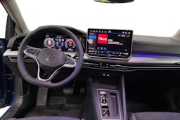 sininen Volkswagen Golf 2025 kuva 7.