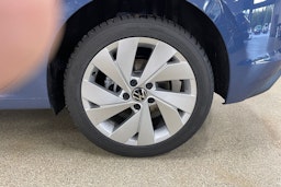 sininen Volkswagen Golf 2025 kuva 10.