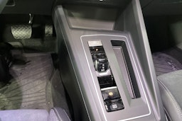sininen Volkswagen Golf 2025 kuva 14.