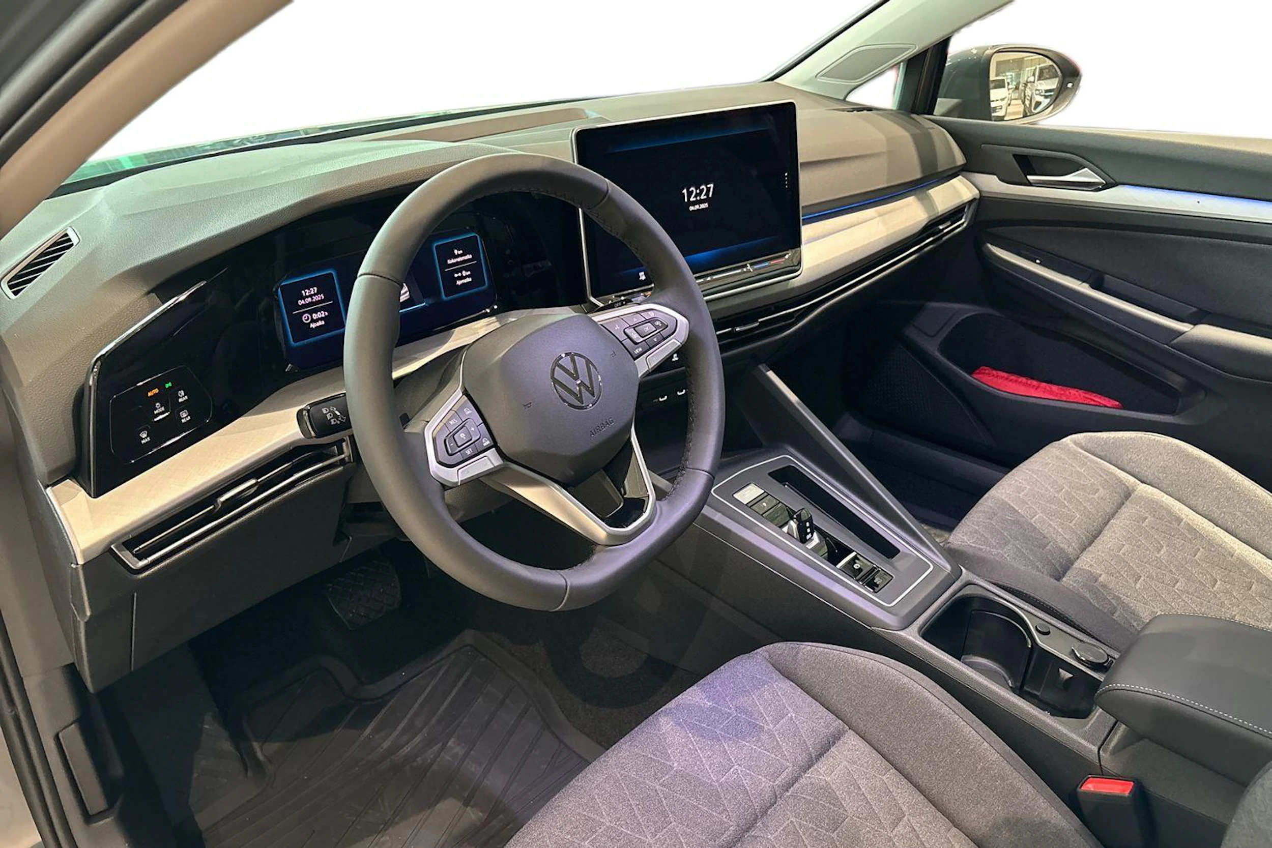 harmaa Volkswagen Golf 2025 kuva 6.