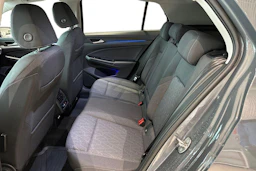 harmaa Volkswagen Golf 2025 kuva 8.