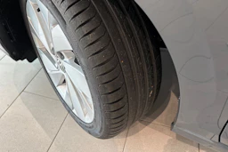 harmaa Volkswagen Golf 2025 kuva 10.