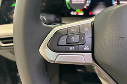 harmaa Volkswagen Golf 2025 kuva 11.