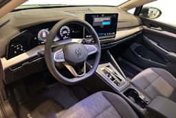 harmaa Volkswagen Golf 2025 kuva 6.